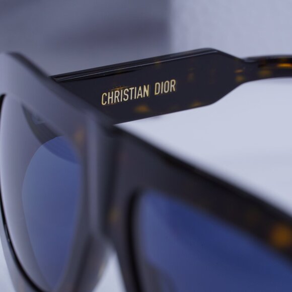 Final Price! Dior DIORSIGNATURE M1U 20B0 Sunglasses - Picture 8 of 10